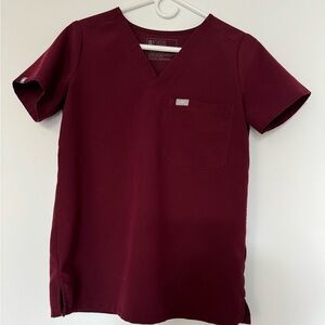 Figs Catarina XS scrub top in burgundy